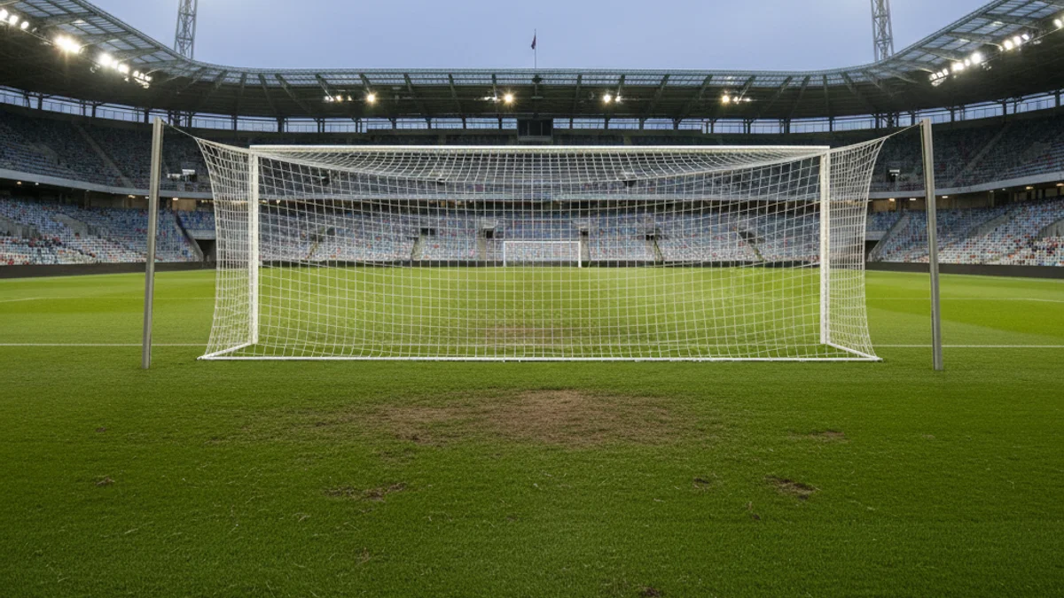 Vista genèrica del camp de futbol del Nou Estadi Costa Daurada després d'un partit, amb les grades buides.