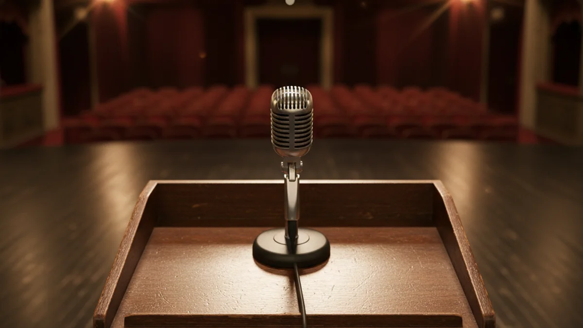 L'actriu catalana en un moment de reflexió durant una entrevista en un entorn urbà.