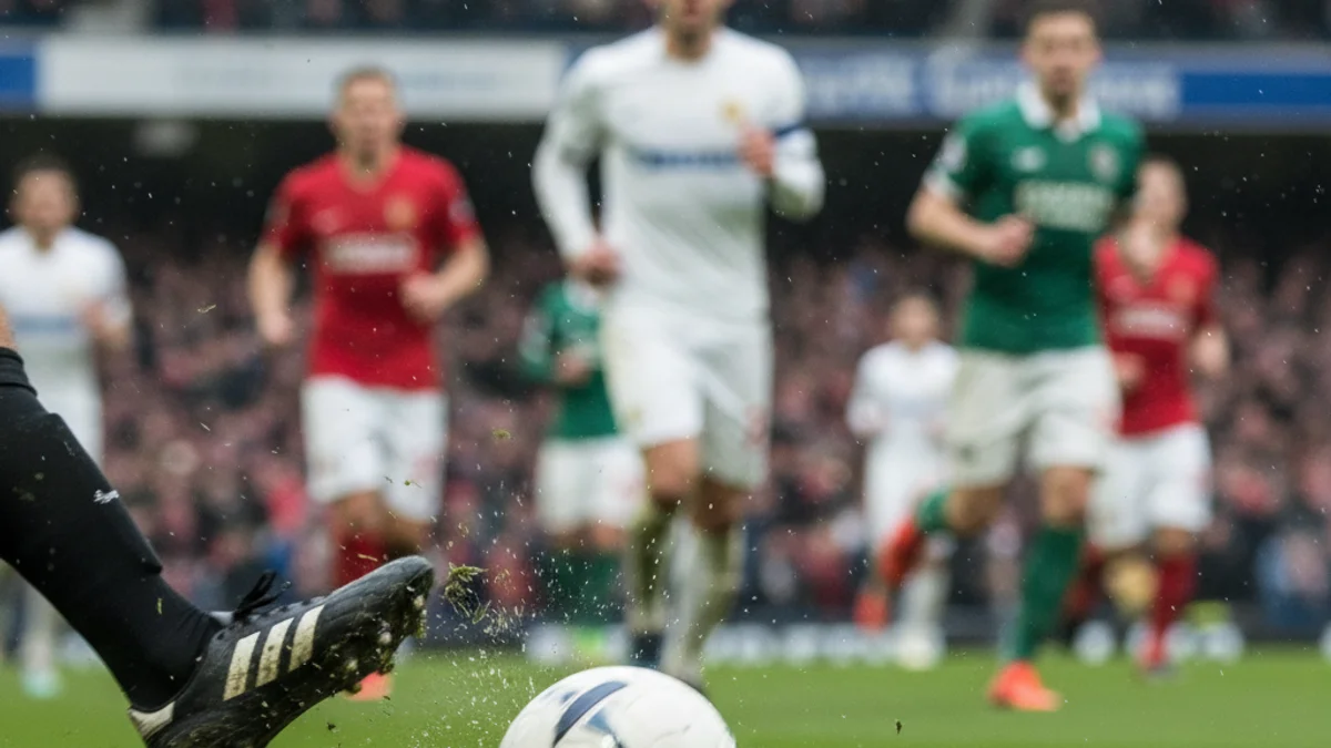 Imatge genèrica d'un partit de futbol femení, amb jugadores en acció a l'estadi.
