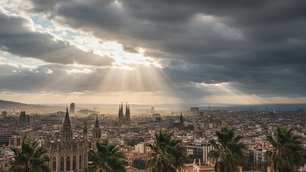 Imatge genèrica d'un cel amb sol i núvols sobre una zona urbana amb vent.