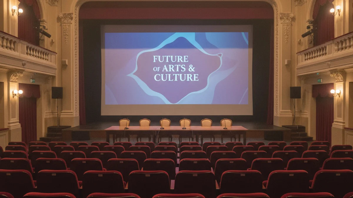 Imagen genérica de un auditorio preparado para una proyección cinematográfica y una tertulia posterior.