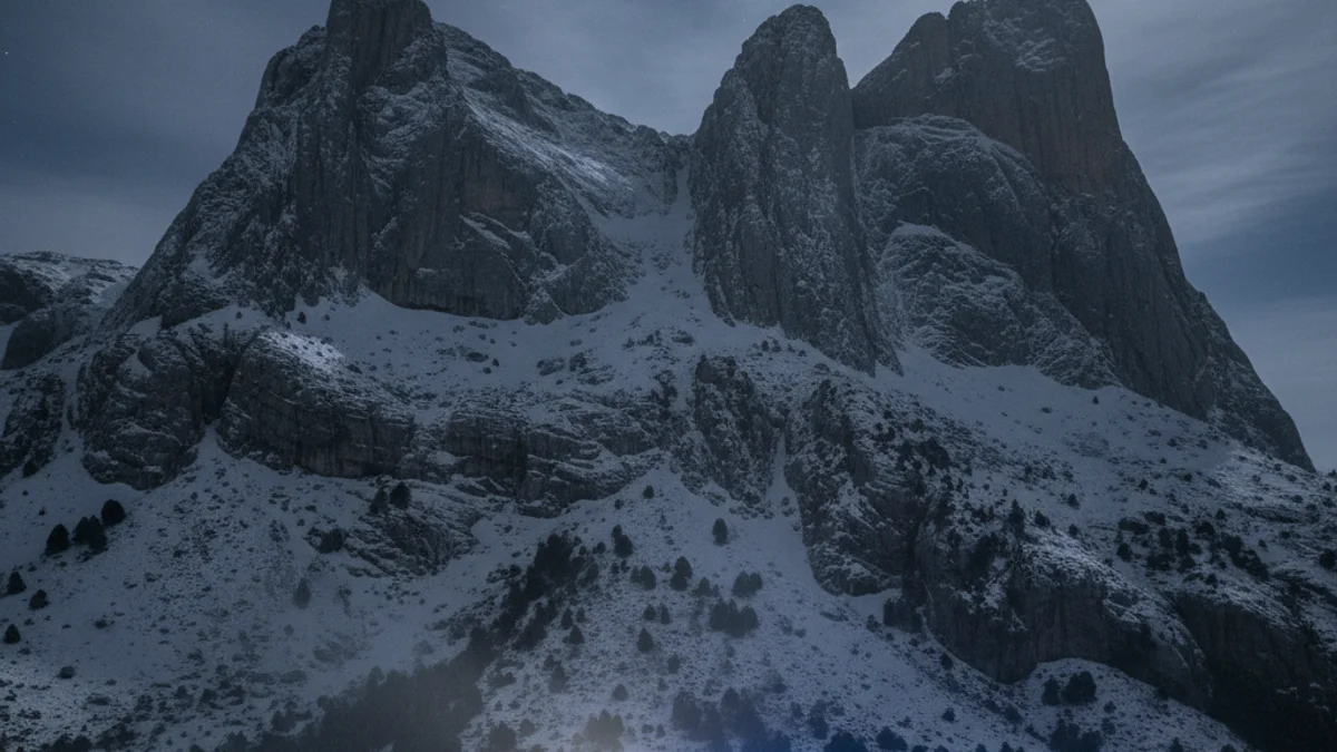 Generic image of the Pedraforca massif during a night rescue operation with emergency lights.