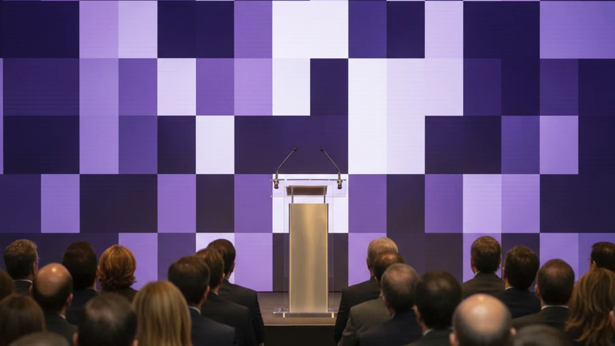 Imatge genèrica d'una conferència sobre igualtat de gènere en un entorn corporatiu.