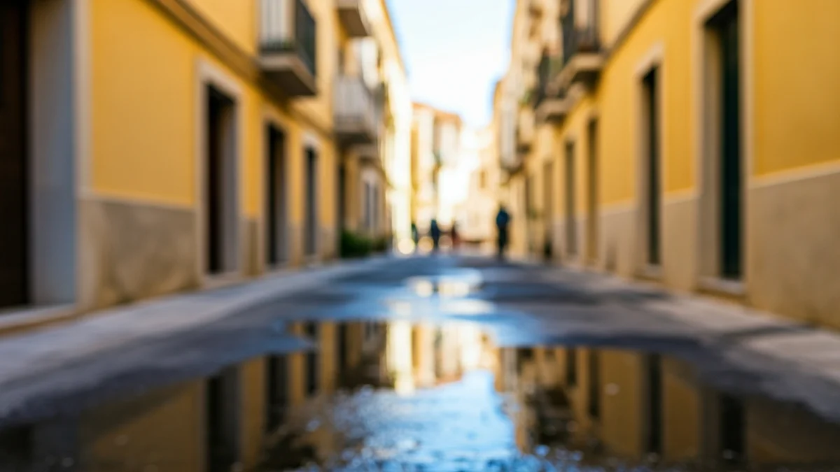 Imatge d'un carrer inundat a un poble mediterrani