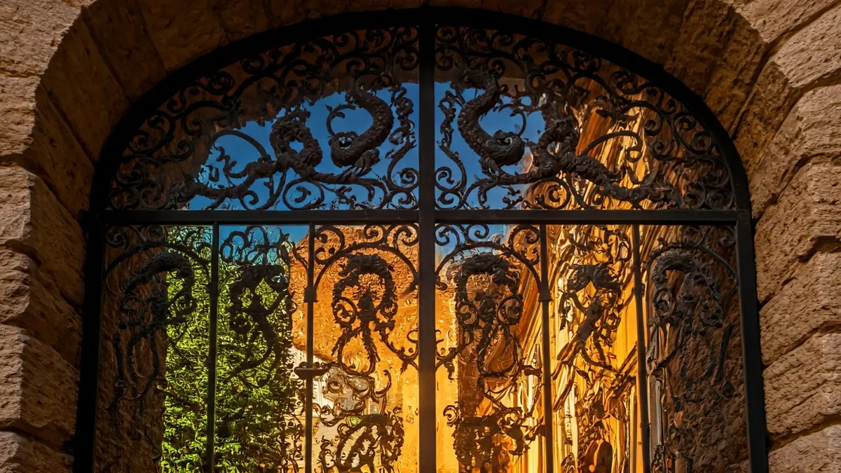 Image of the Dragon Gate of the Güell Estate Pavilions.