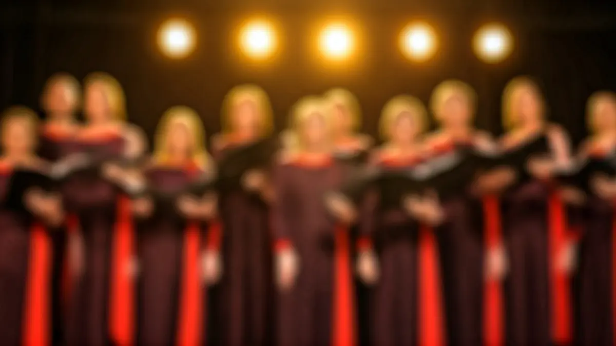 Imatge genèrica d'un cor de gòspel actuant en un escenari.