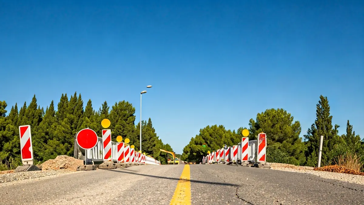 Imagen de un puente en reparación en las Terres de l'Ebre después de la borrasca Alice.