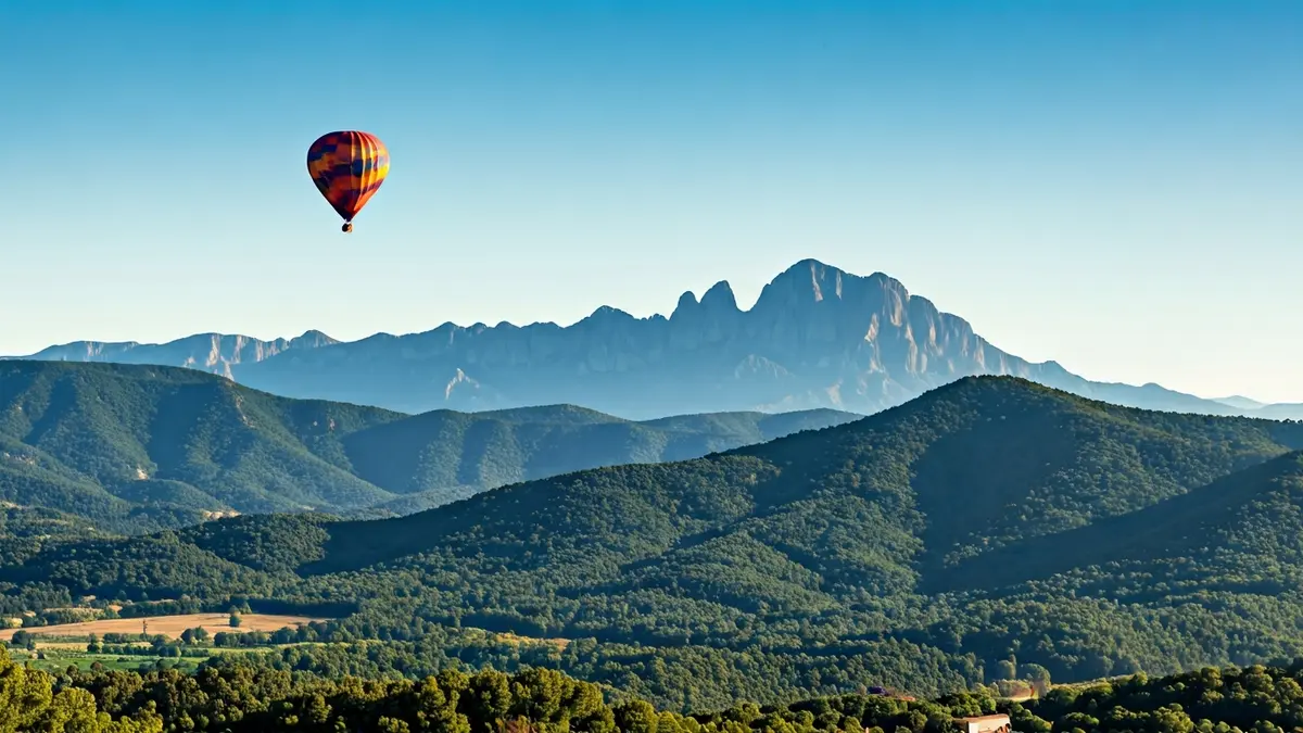Image of a hot air balloon flying over Pedraforca in Berguedà.