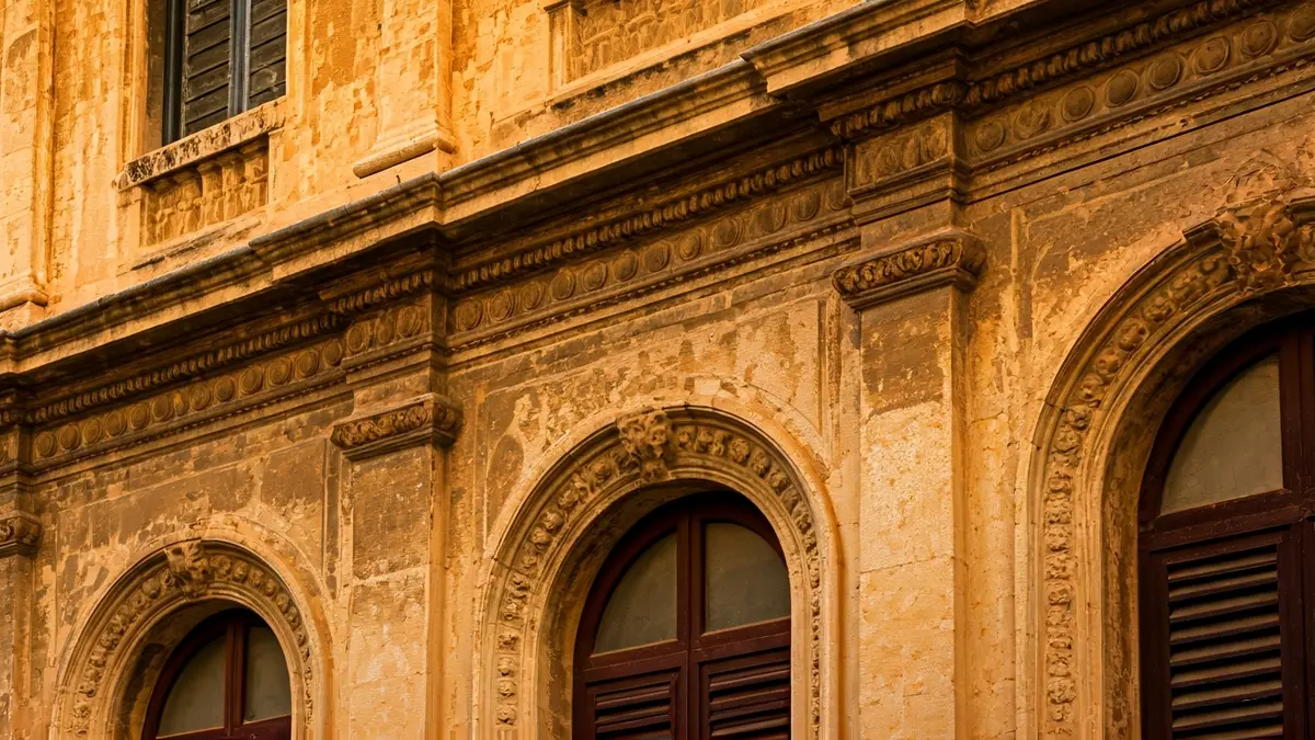 Façana de l'Antic Hospital de la Santa Creu al Raval, Barcelona