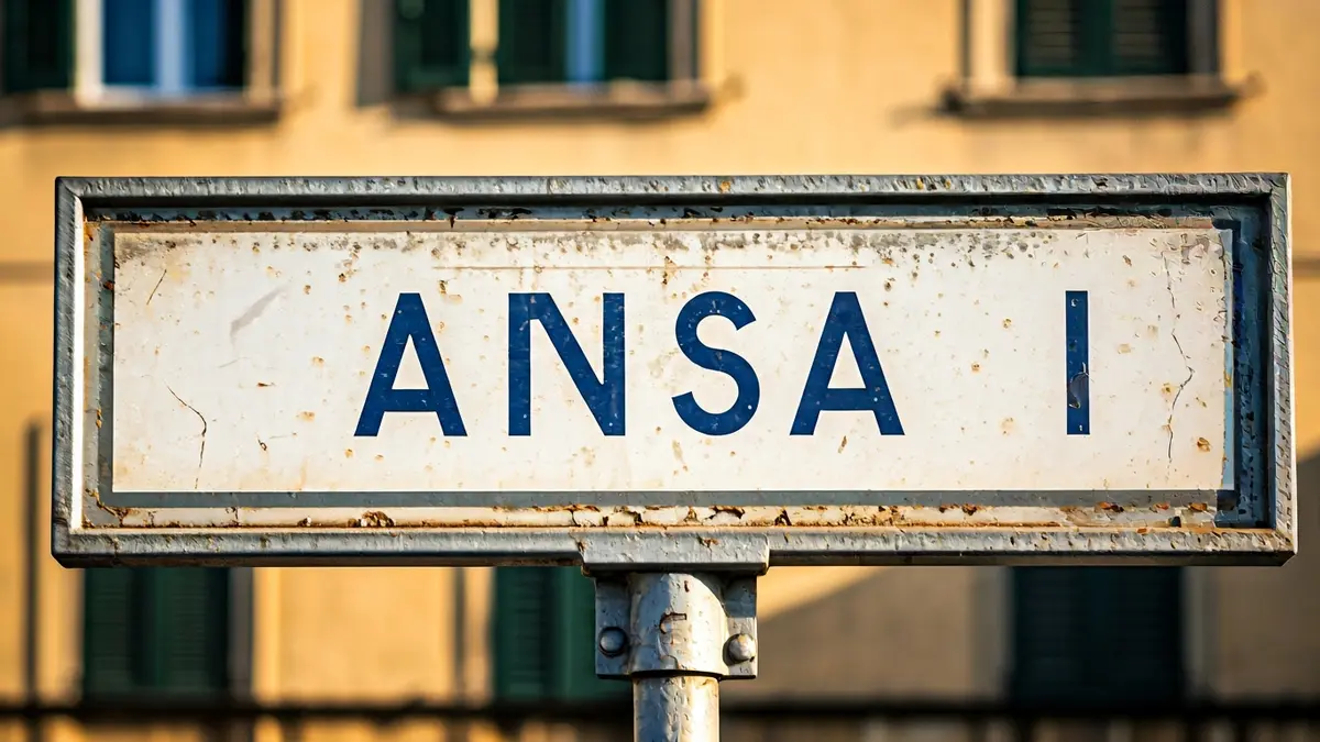 Imatge d'un rètol de l'estació de tren de Mollerussa amb el nom mal escrit.