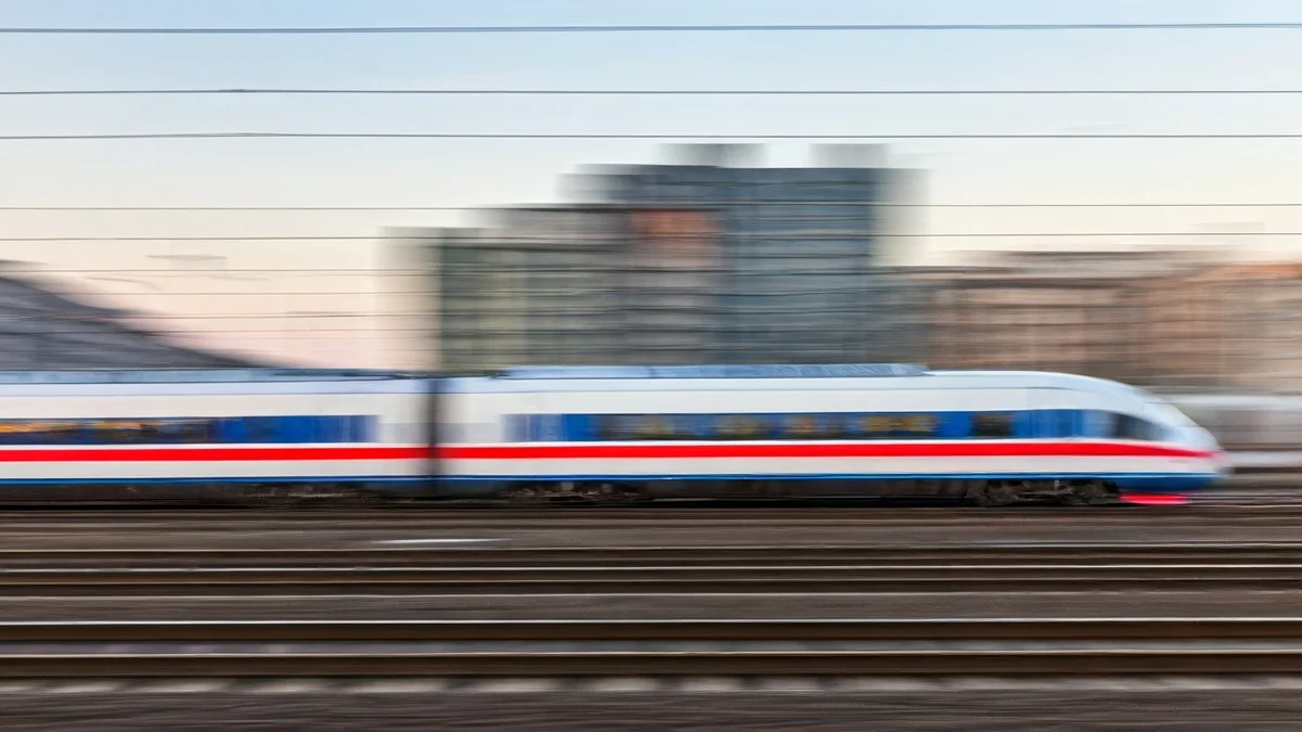 Imatge genèrica d'un tren d'alta velocitat en una estació europea.
