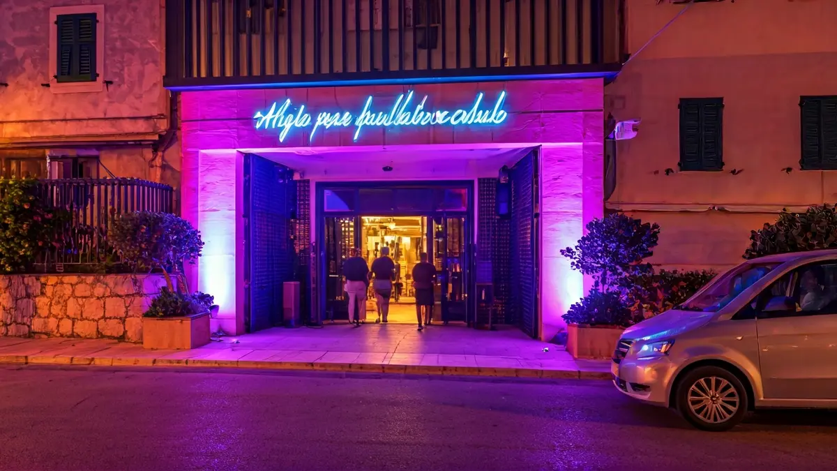 Imagen genérica de un club nocturno con iluminación acogedora.