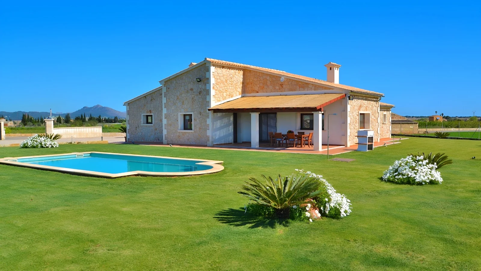 RuralEasy, nou servei de gestió de lloguer de cases rurals d'ApartEasy.