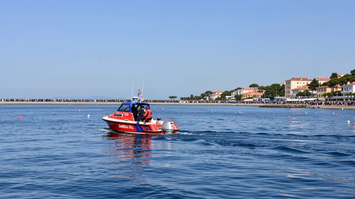 Rescue boat from the Guardia Civil or Mossos d'Esquadra searching near Roses.