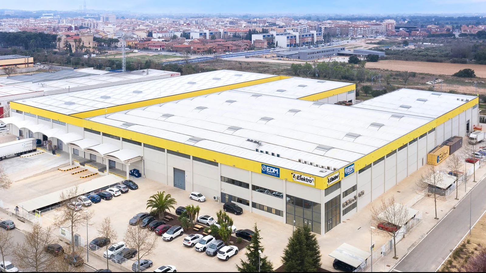 Elektro3 impulsa la transformació digital i fisica de les ferreteries i comerços de barri 