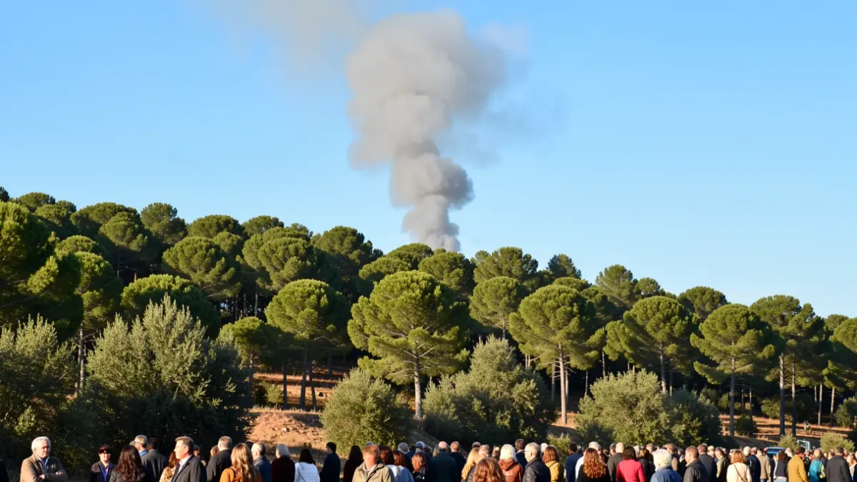 Imagen genérica de humo de un incendio forestal en Catalunya.