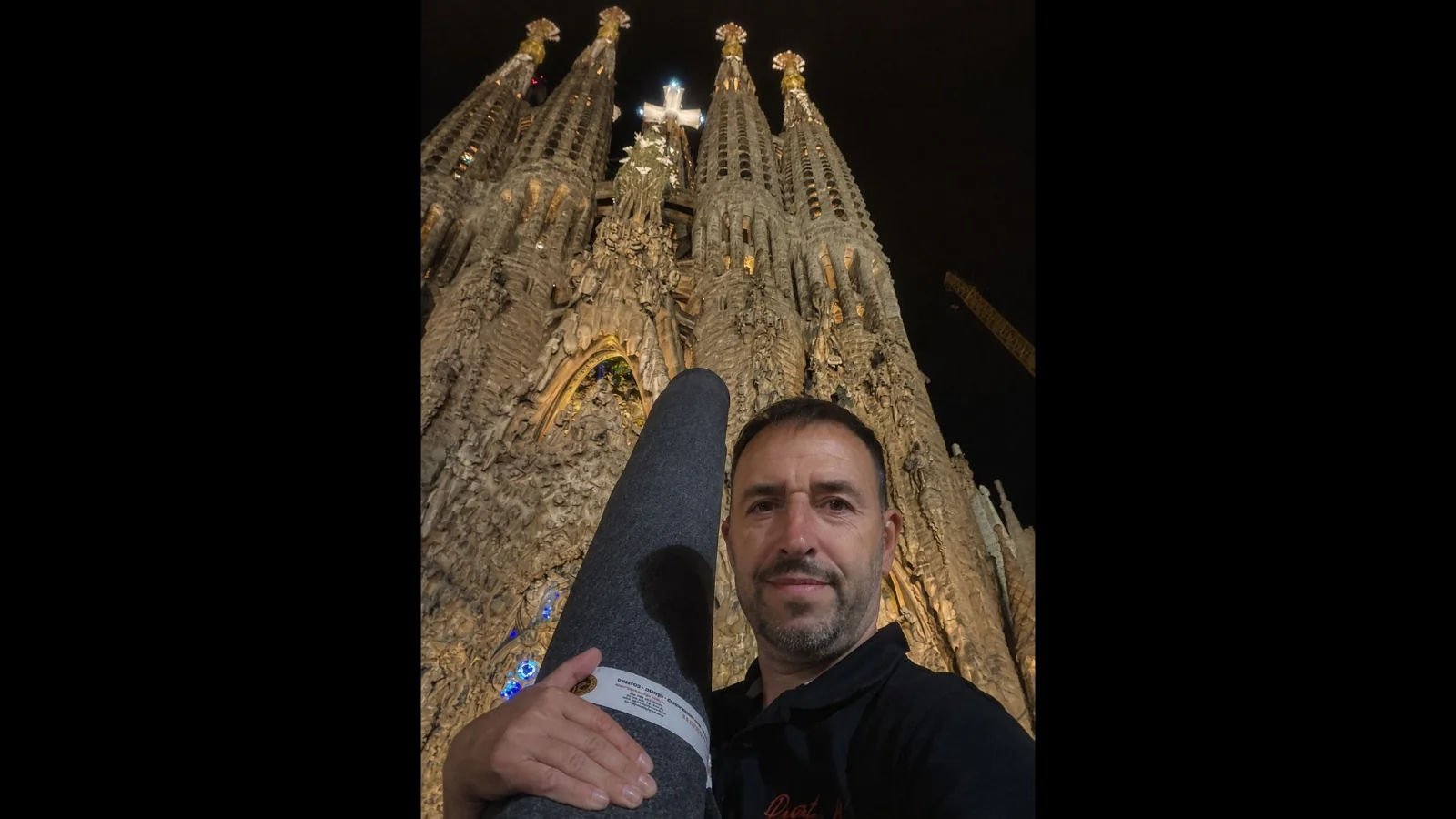 La moqueta beneïda durant la inauguració de la Creu de la Sagrada Família ajudarà a lluitar contra el càncer infantil