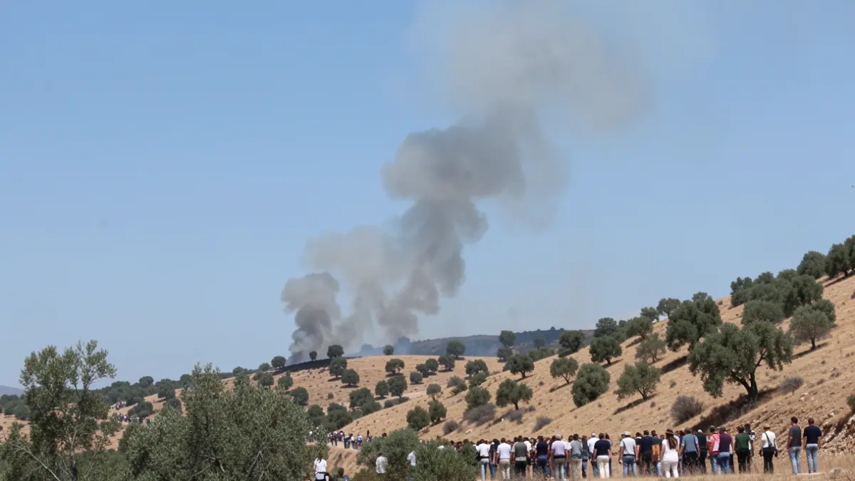 Columna de fum d'un incendi forestal al Baix Penedès.