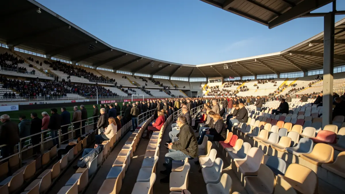 Imatge genèrica d'un estadi de futbol buit a Catalunya.