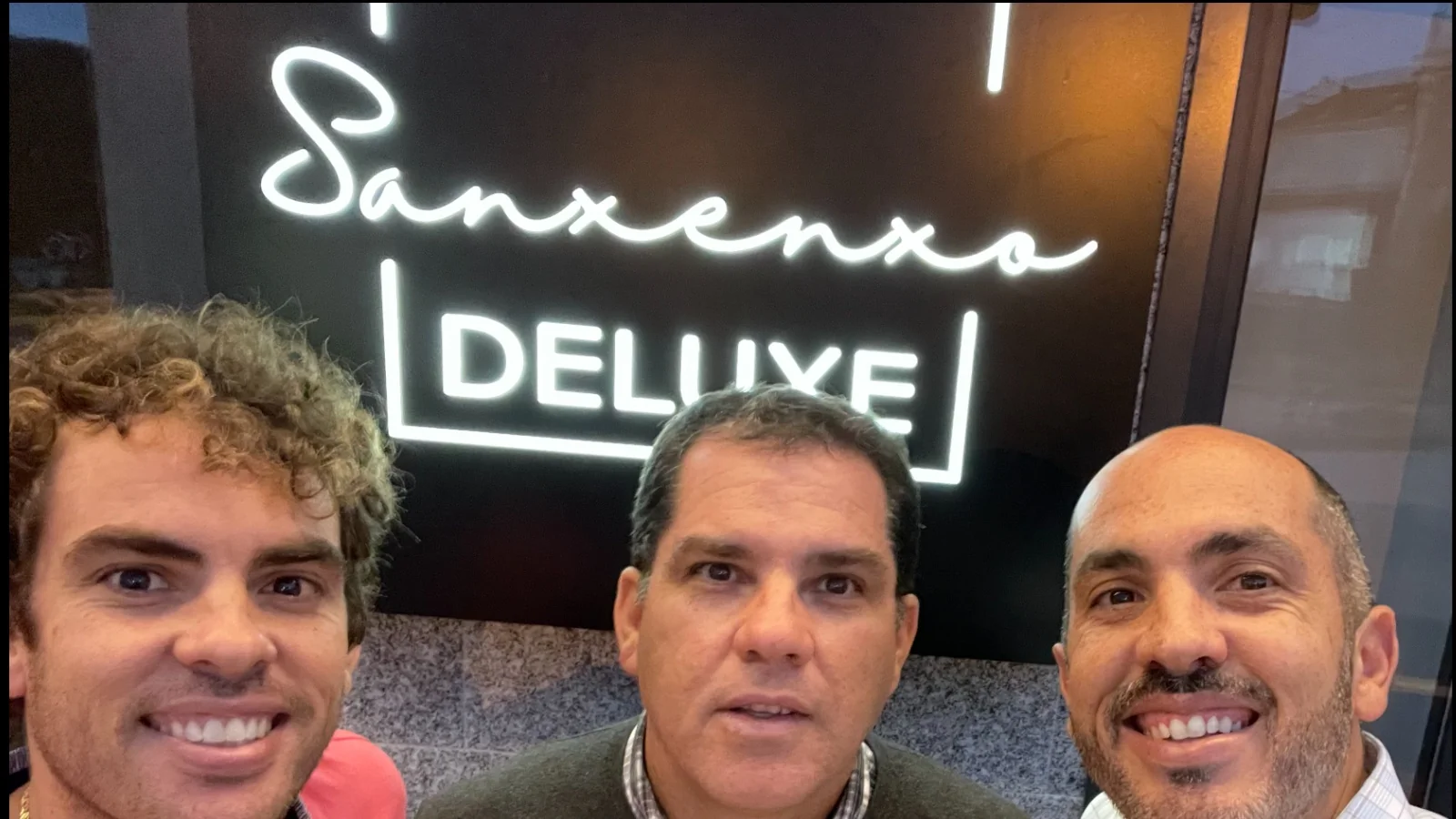 Tres germans impulsen a Sanxenxo un model d'apartaments turístics basat en l'atenció personalitzada
