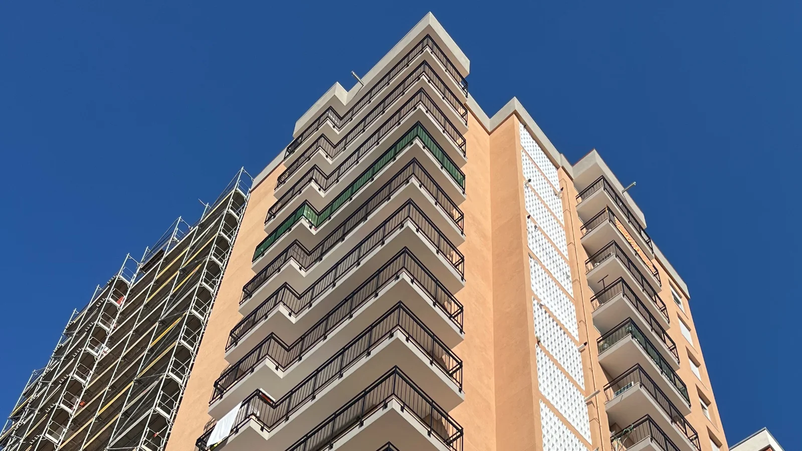 Una comunitat de veïns de Sabadell aconsegueix més d’1,2 milions d’euros en ajudes europees per rehabilitar el seu edifi