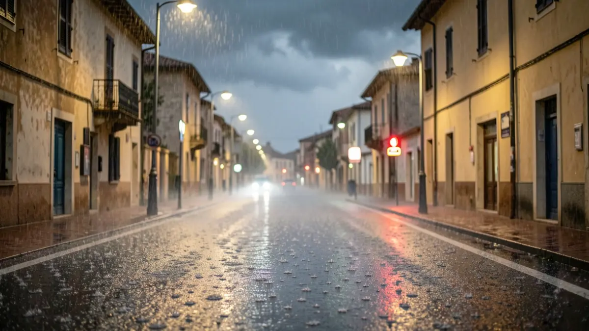 Imatge genèrica de pluja intensa en un entorn urbà.