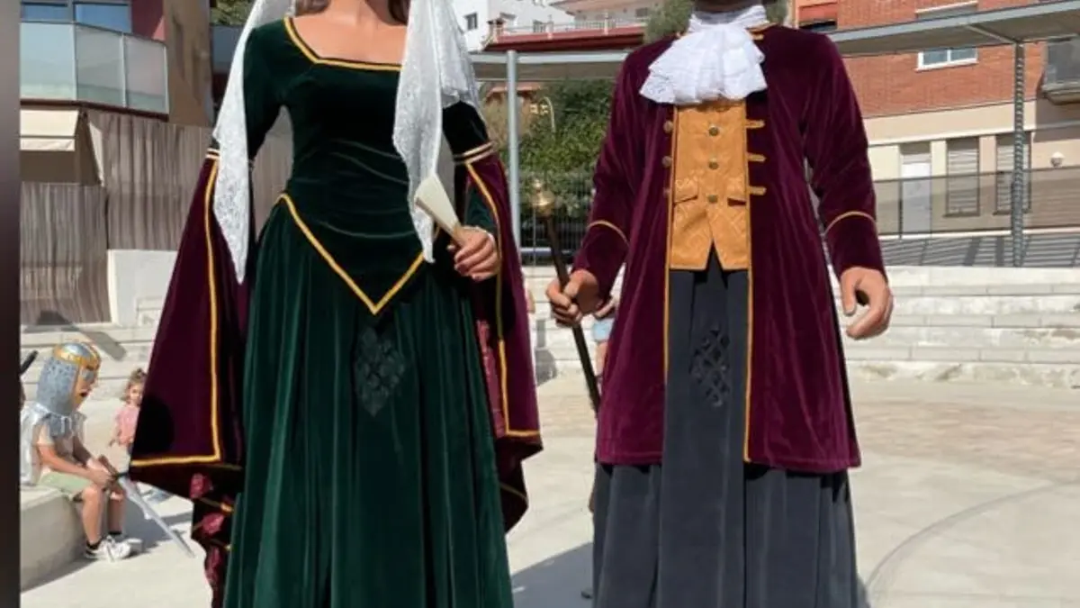 Giants Josep Antoni Mata i Copons and Caterina de Copons i d’Armengol presented in Sant Cebrià de Vallalta.