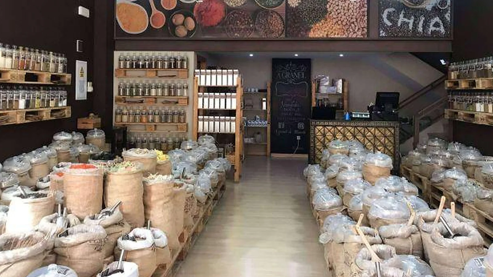 A Granel Tienda acosta la compra d'aliments a granel a llars de tot Espanya