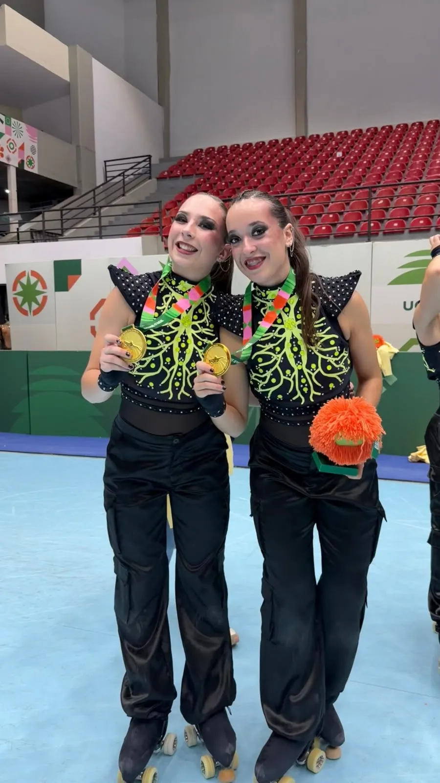 Dues veïnes de Sant Feliu de Pallerols, campiones del món de patinatge amb el CPA Olot