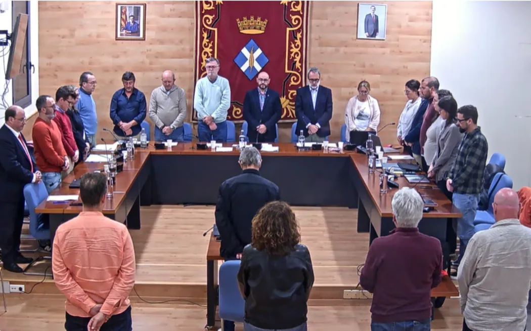 El Ple de Llavaneres recorda Enric Font i aprova modificacions urbanístiques