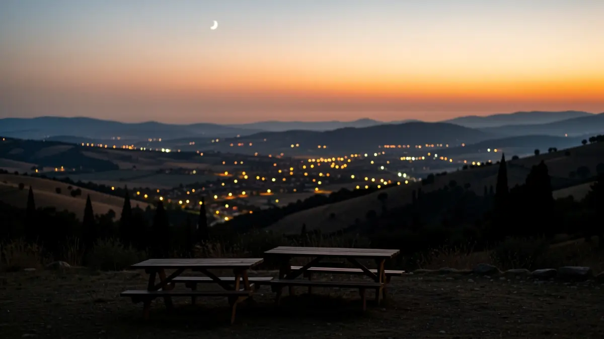Vista nocturna de La Tossa de Montbui con música y cena de picnic.