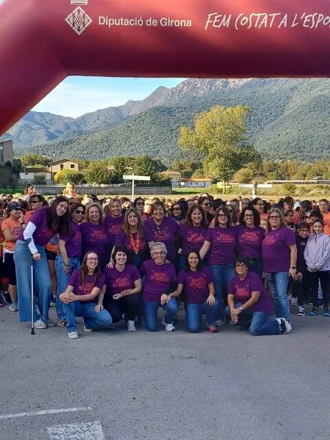Més de 1.500 dones omplen Les Preses en la 9a Cursa de la Dona