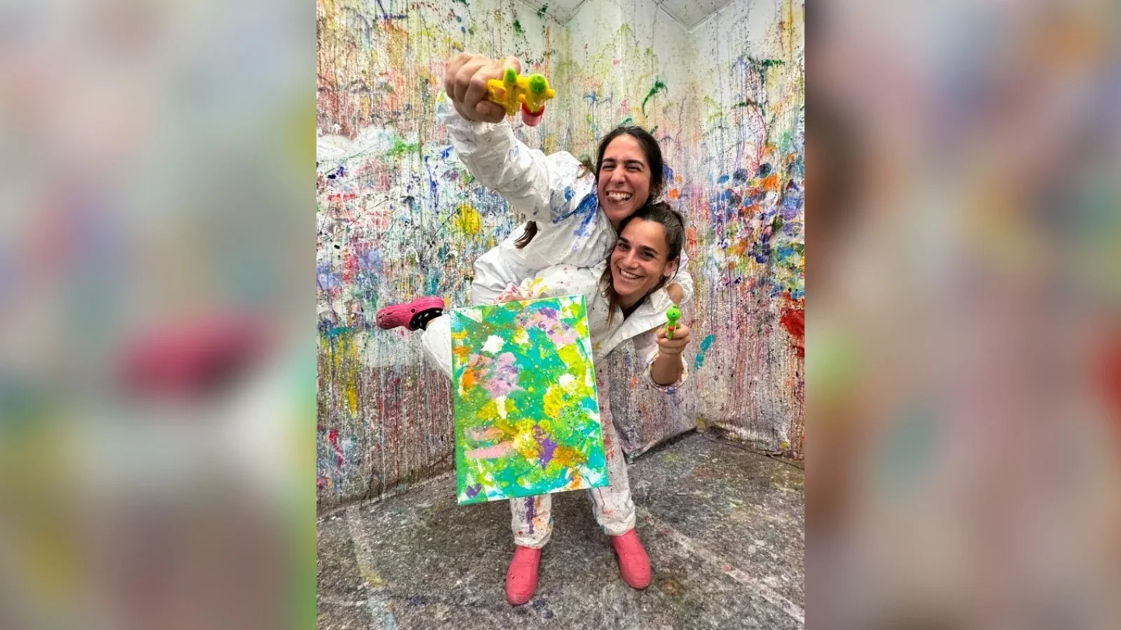 Pintar amb globus, pilotes i guants de boxa: SplashPlay porta a Barcelona l’art lúdic per a tothom
