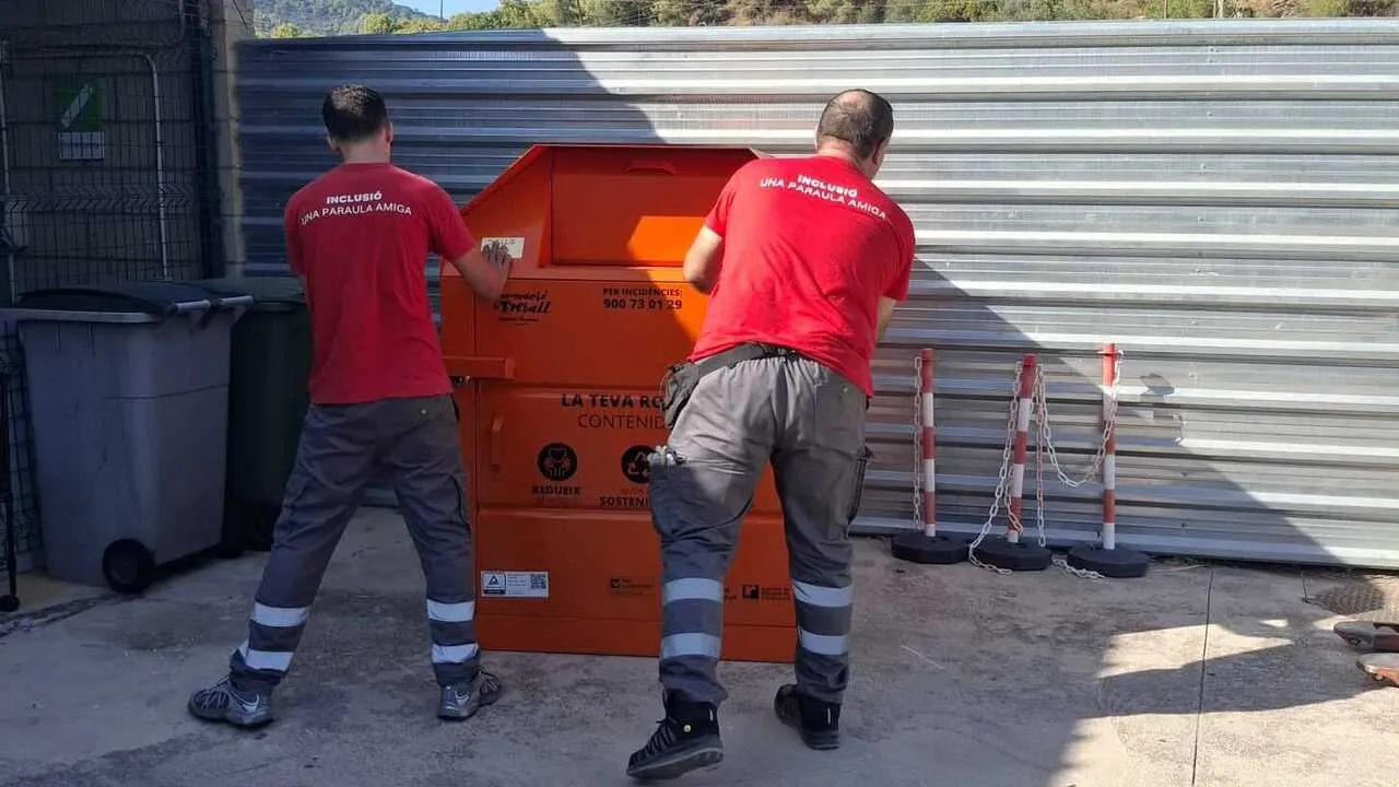Sant Climent instal·la quatre nous contenidors de recollida de roba usada